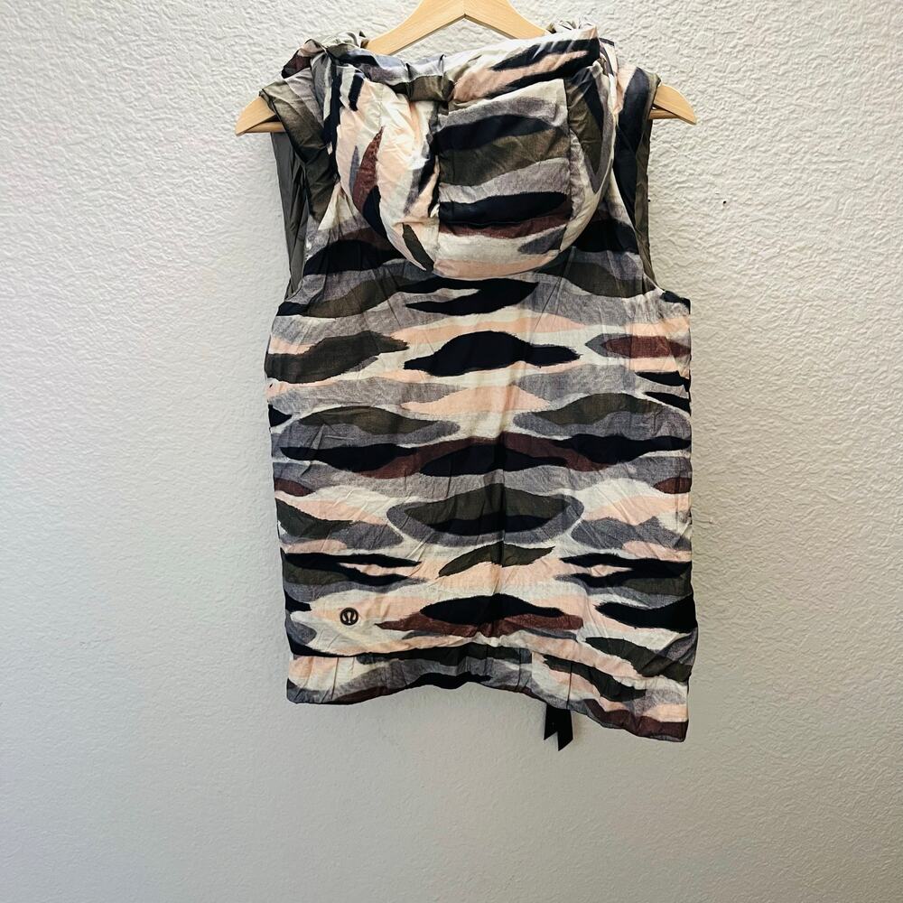 Lululemon The Fluffiest Puffer Vest 6 Cashew Coast Camo Butter Reversible Down - Picture 8 of 15
